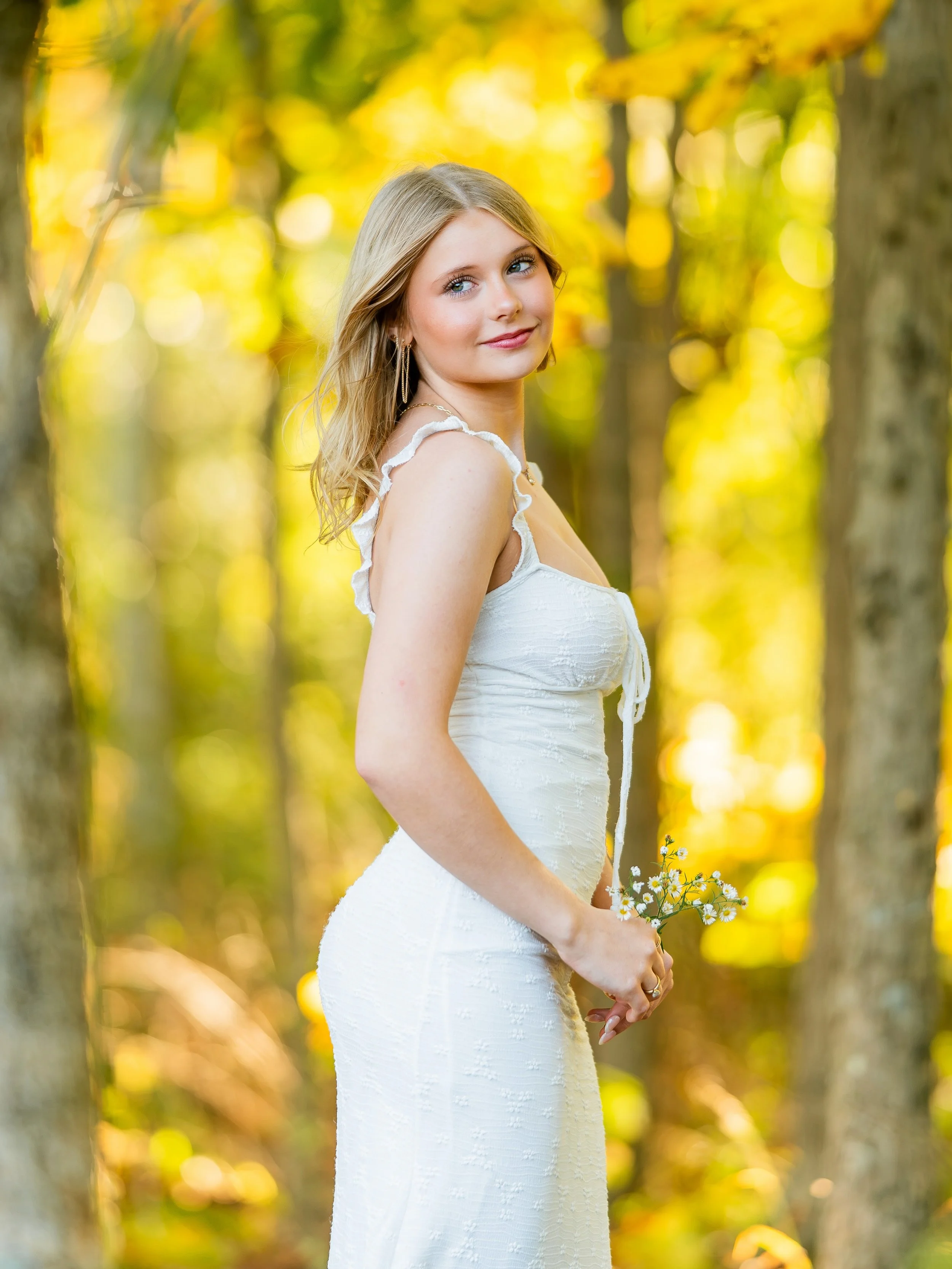 Golden hour was really showing off for Payton&rsquo;s senior session. ✨  Autumn fields, the prettiest light, and a stunning girl made this one pretty easy to love. 🤎