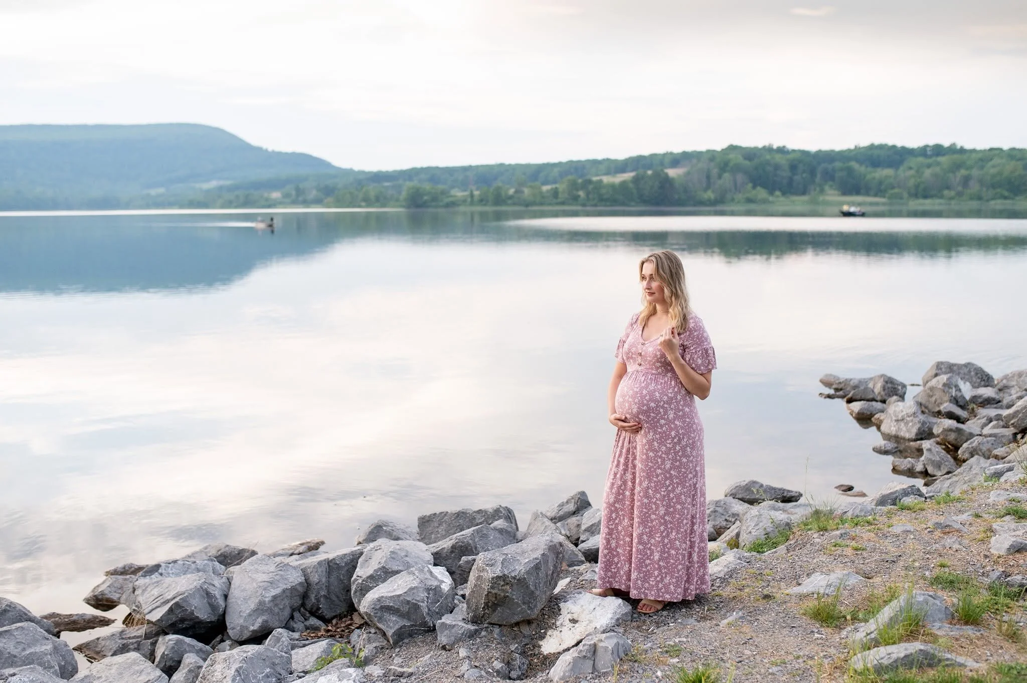 rose-valley-lake-maternity-photos.jpg