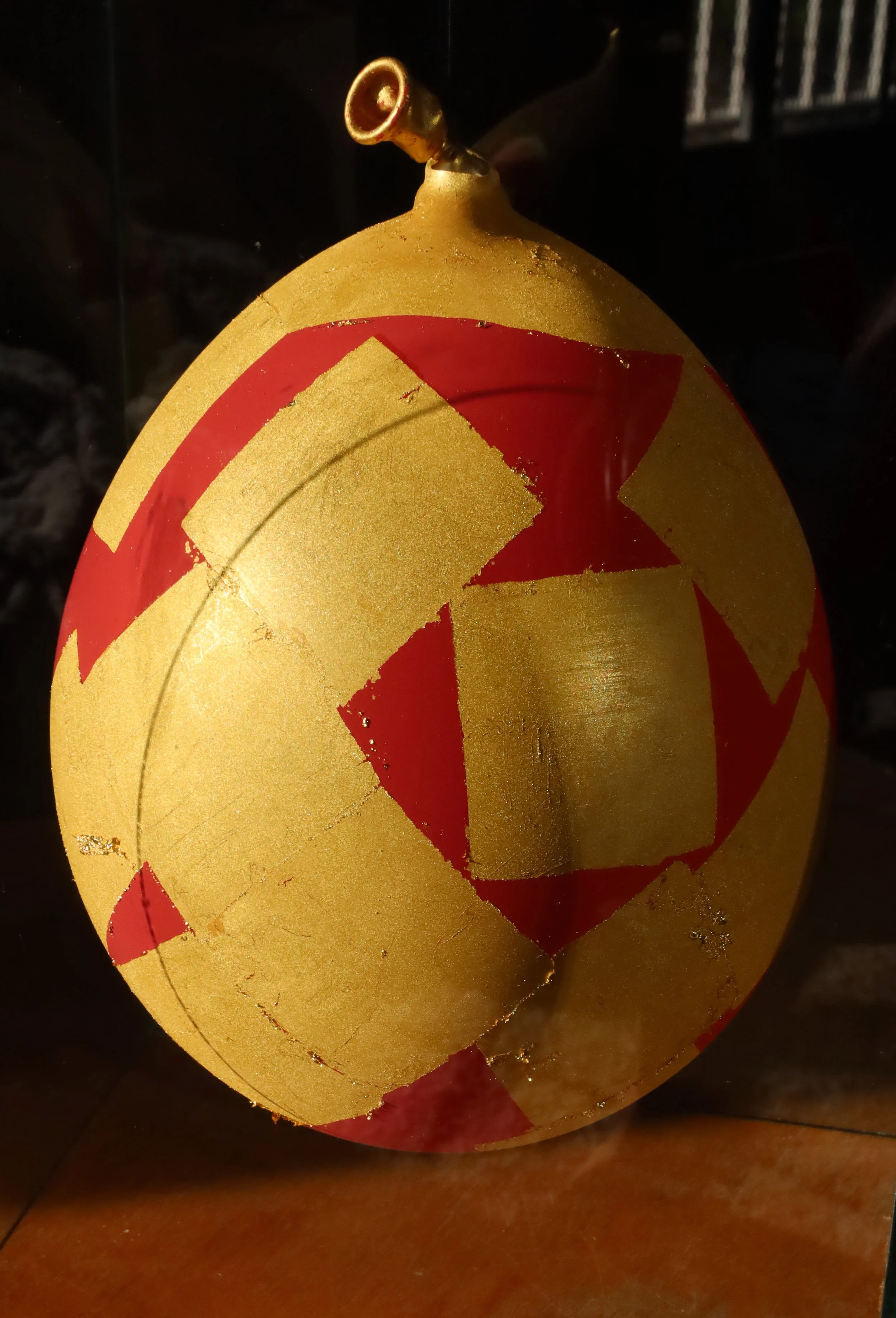 "Gold Leaf Balloon Interaction 2", 1992 remade 2022, balloon gold leaf