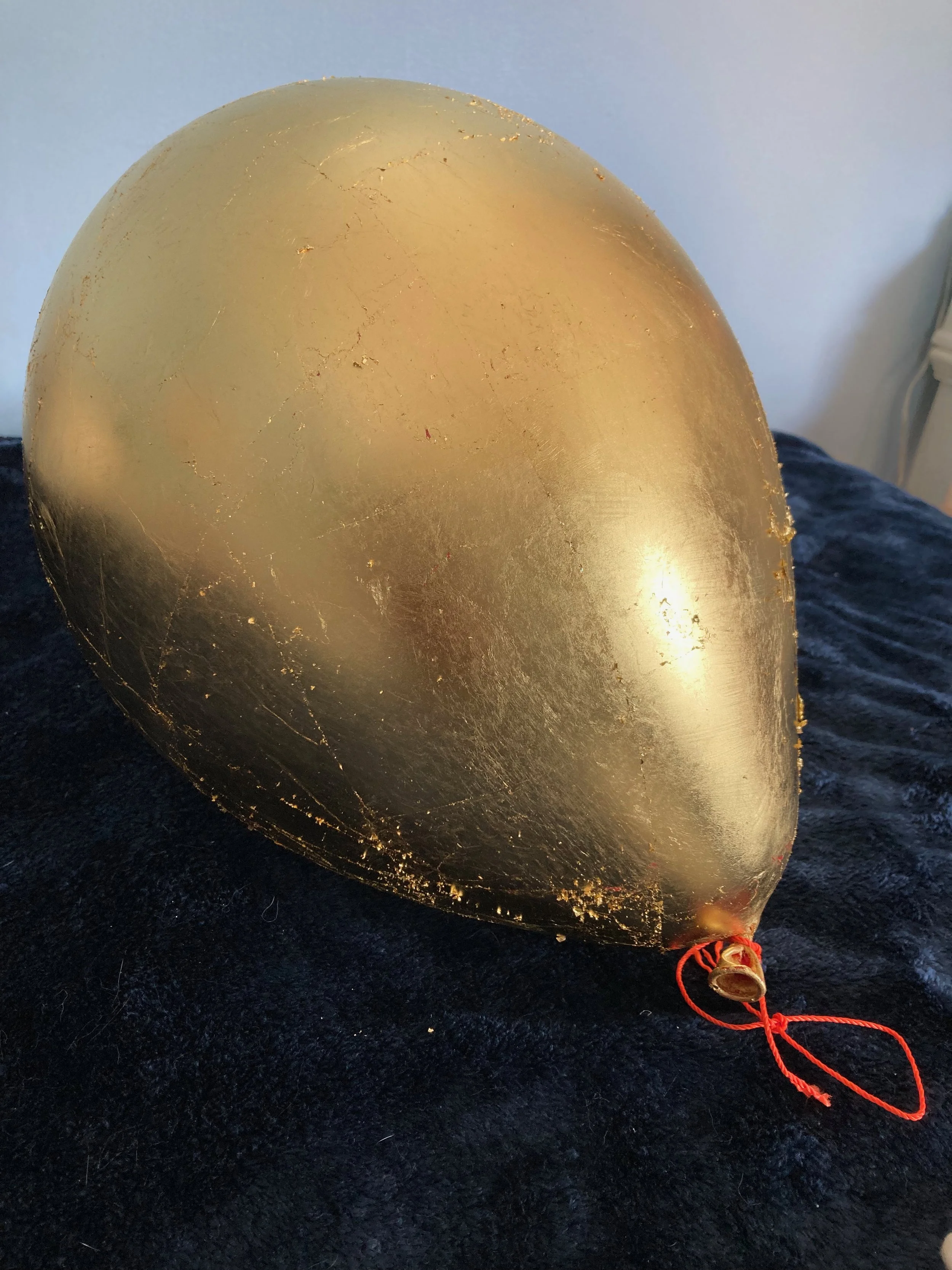 "Gold Leaf Balloon Interaction 1", 1992 remade 2022, Balloon, gold leaf