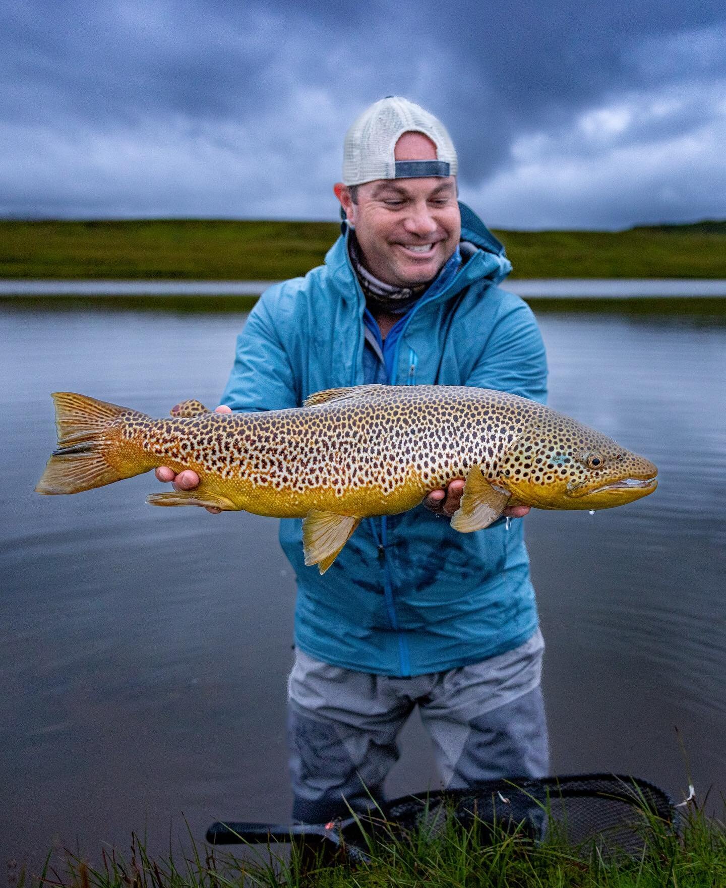 This brown trout proves that hard work does pay off. After Heather and I fished all day in my favorite spot in the WORLD (no joke!), we took a break because the wind 💨 and rain 🌧 had been relentless. A quick trip to Reykjavik for a bite and beer, p