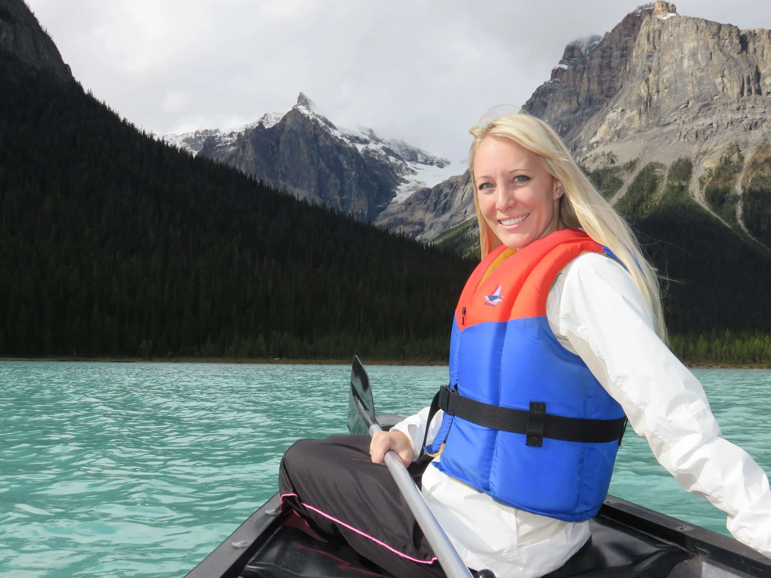 Relaxation-canoeing-emerald-lake-yoho-BC-Canada.jpg