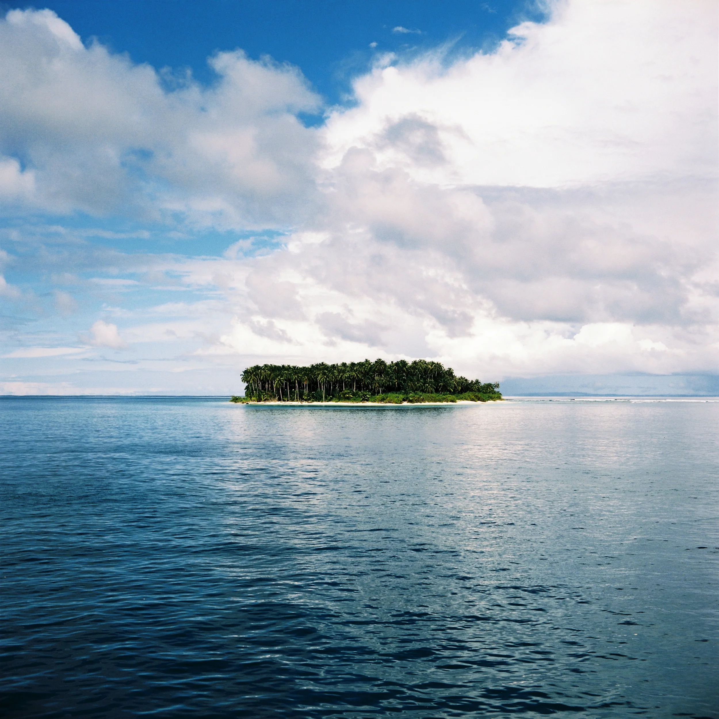   Palau Karangmajat, Indonesia 2011  