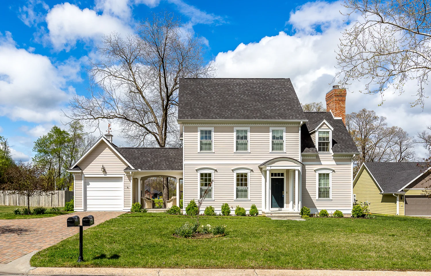 Front elevation of home located in Siloam Springs