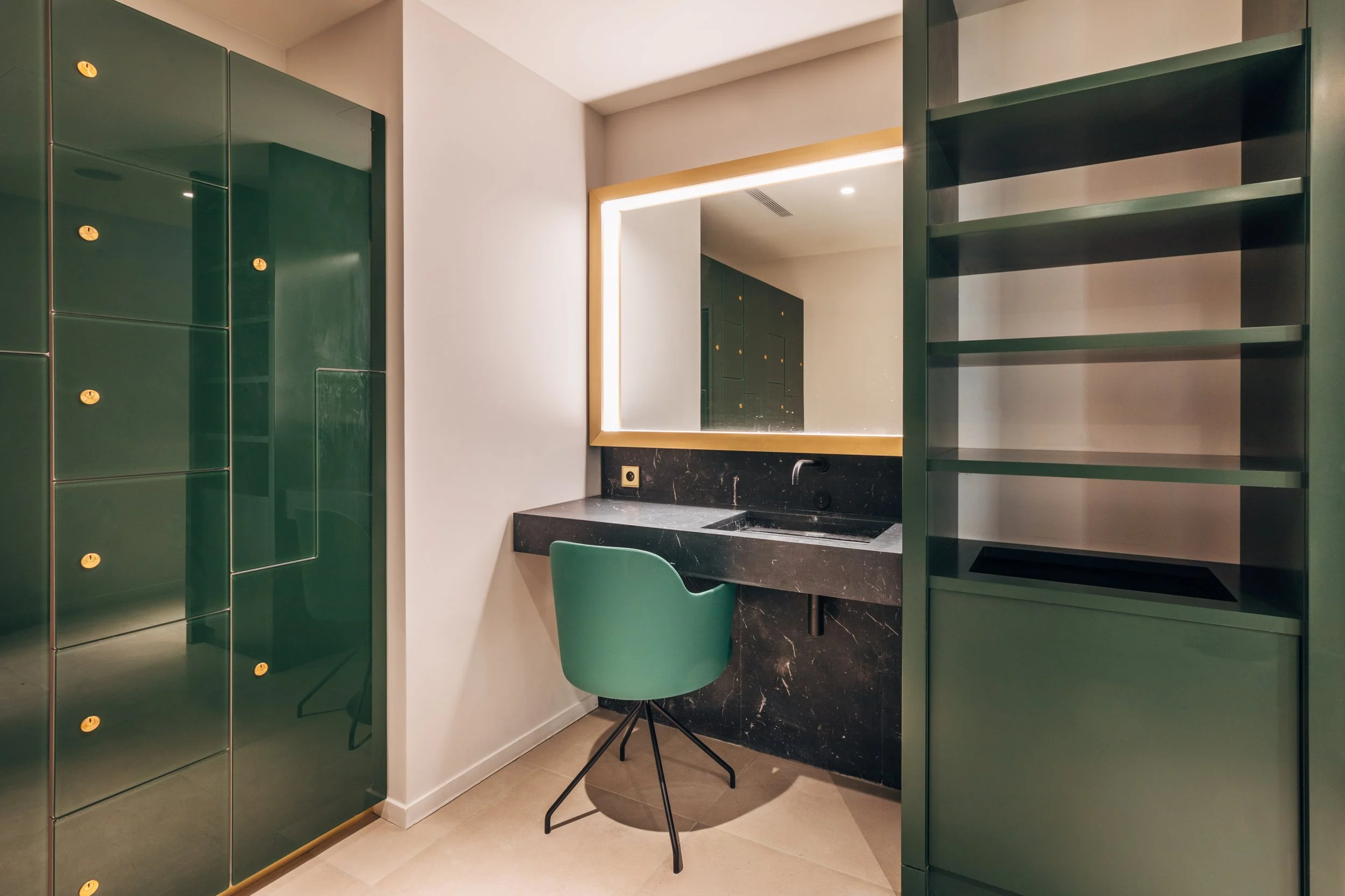 2021-06-10, Pierre Noire, 18 rue Daunou-86.jpg