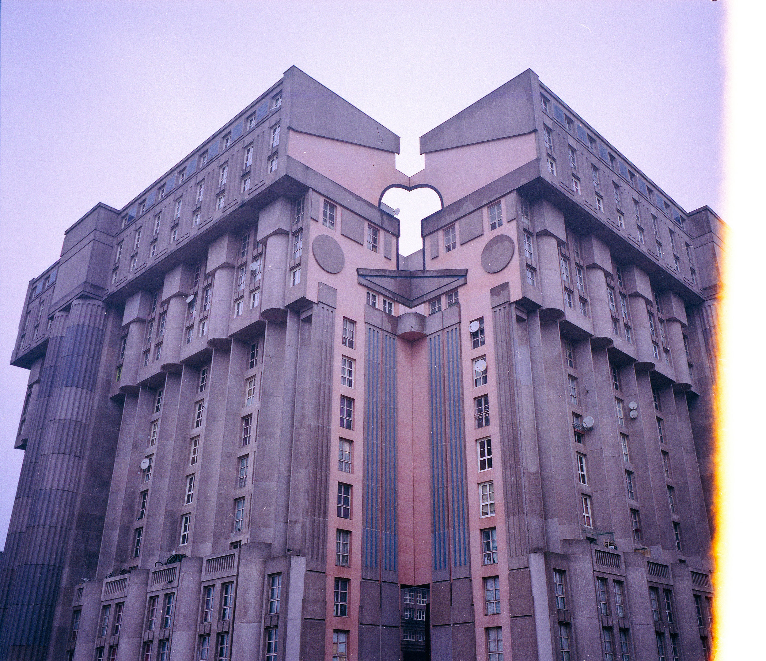 Felipe Prado - MAMIYA7 II  PORTRA.JPG