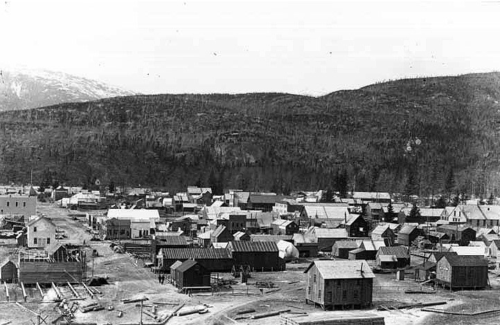 Skagway as it looked the year Soapy Smith died. Image Courtesy of Wikimedia Commons.