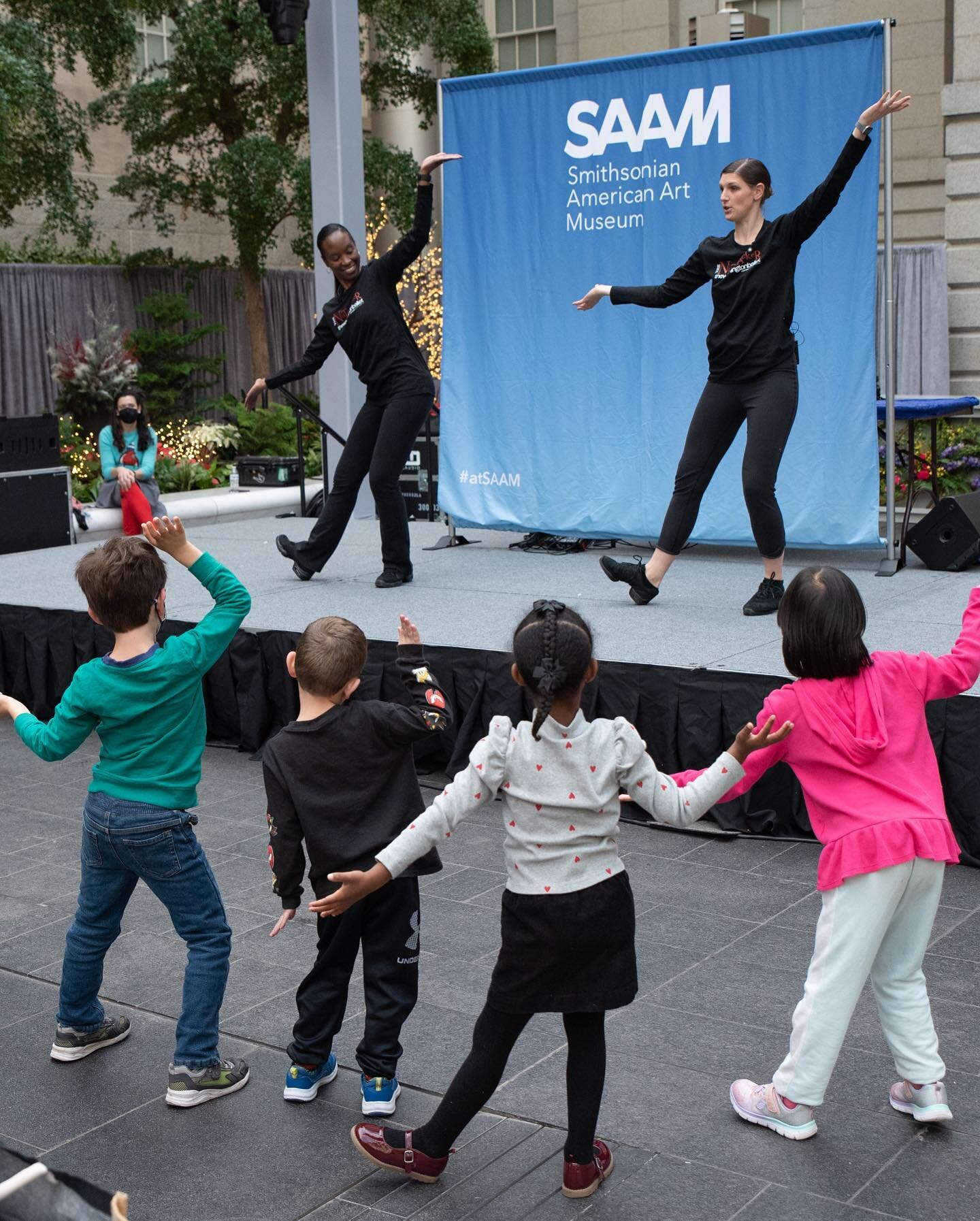 The Winter Holiday Family Celebration at SAAM (Smithsonian American Art Museum) was a blast and a great way to end the year. The Washington Ballet read The Nutcracker and taught the ballet dance moves for part of the story, which was a lot of fun to 