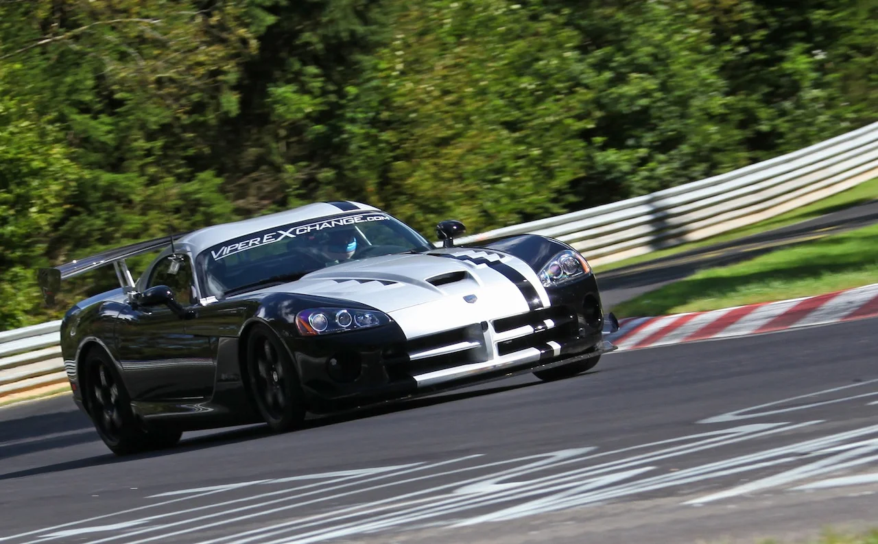 Dodge-Viper-SRT10-ACR-Nurburgring-4.jpg