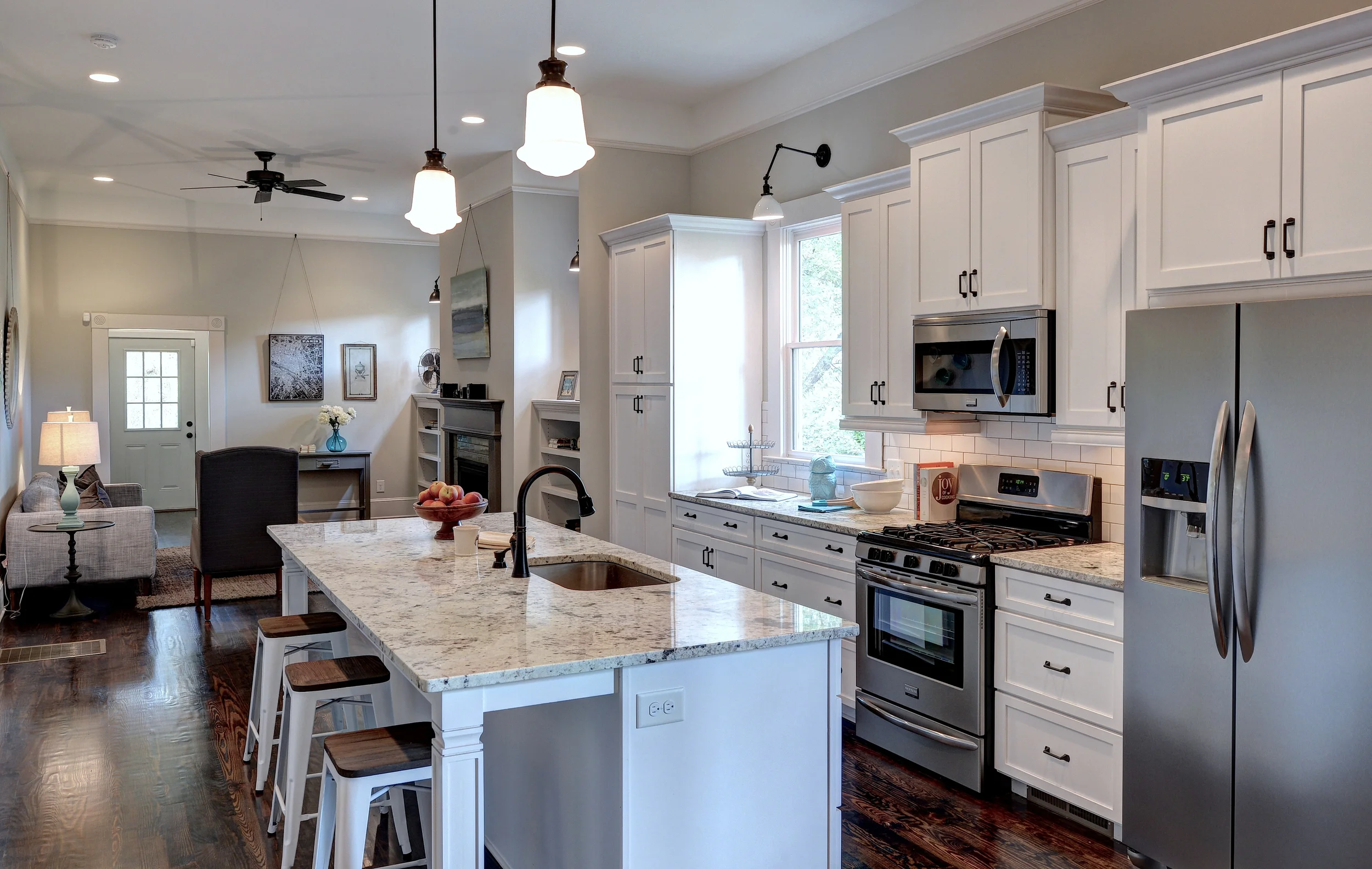 kitchen01.jpg