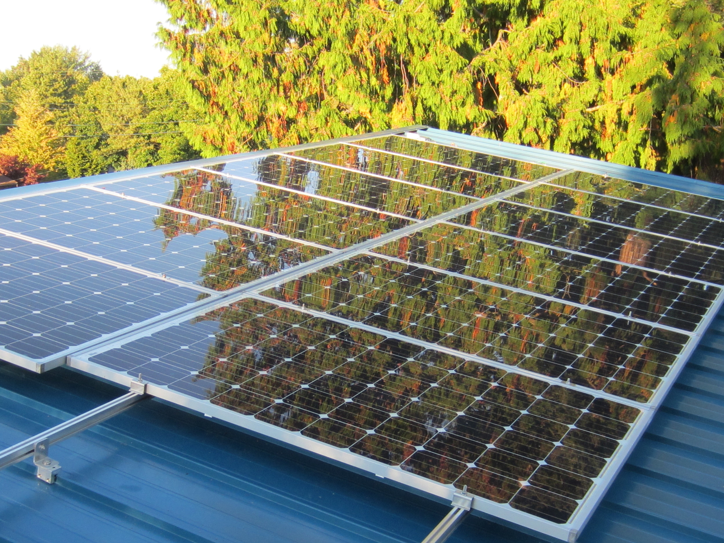 Net-zero on a budget: A 1,055-square-foot home in Bellingham, WA that, features high-efficiency appliances, a balcony, a greenhouse, a patio, a loft, tongue-and-groove pine ceilings, and solar photovoltaic panels—all for $151,908 or $144 per square foot (not counting the land). A 3.2-kW PV system is all it takes to power the home, thanks to a highly insulated building envelope and high-performance equipment.