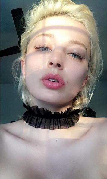 ruffle-choker.webp
