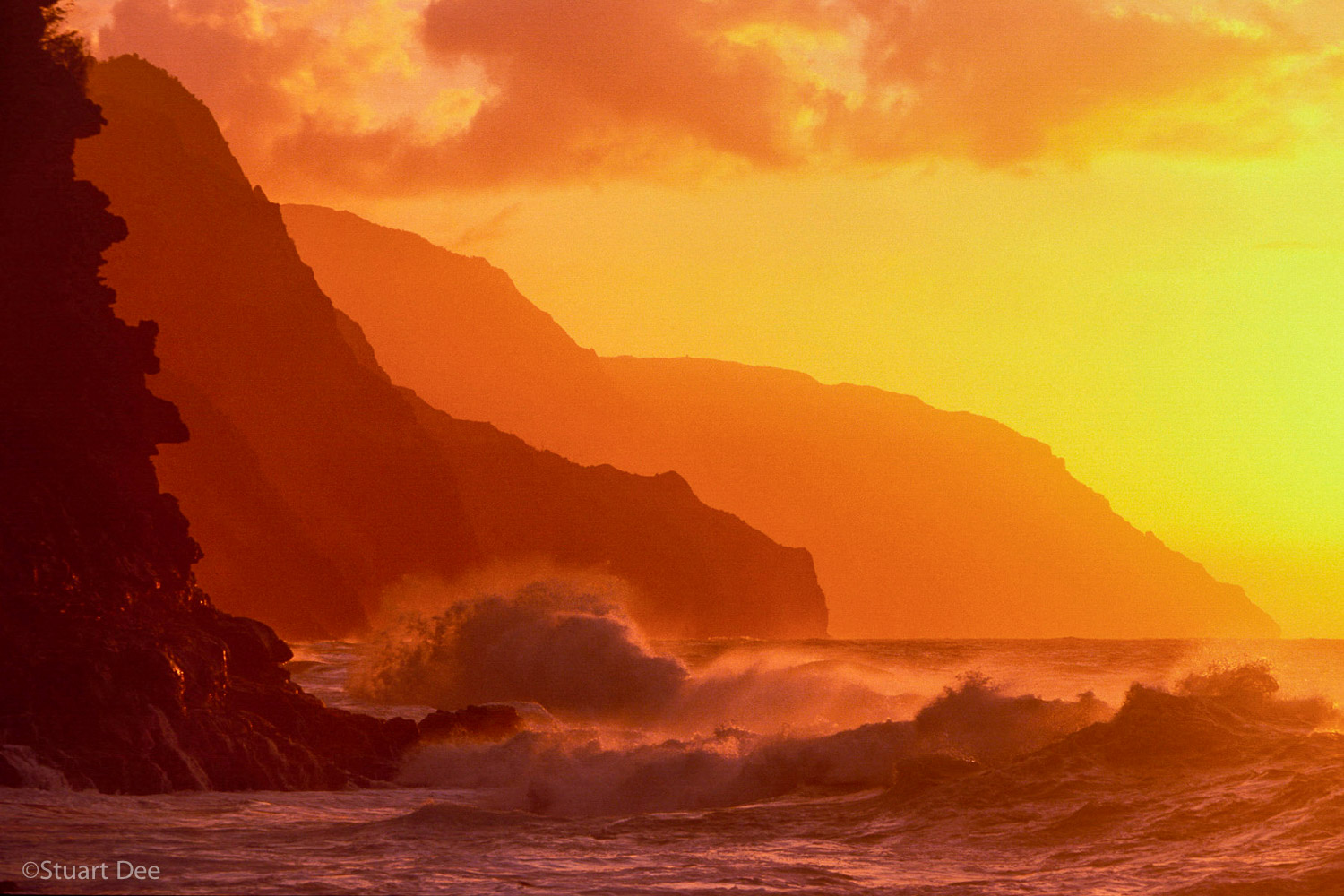  Na Pali Coast and waves, Kauai, Hawaii, USA 