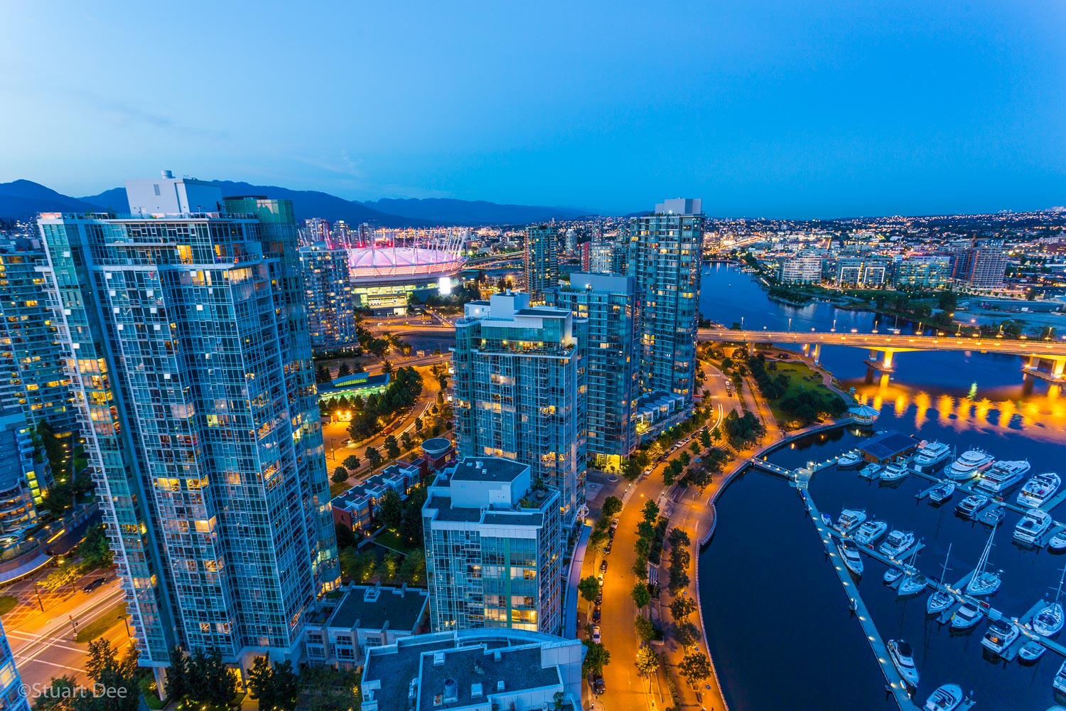  Aerial view, showing Yaletown, downtown, False Creek, Cambie Street Bridge, Vancouver, BC, Canada 