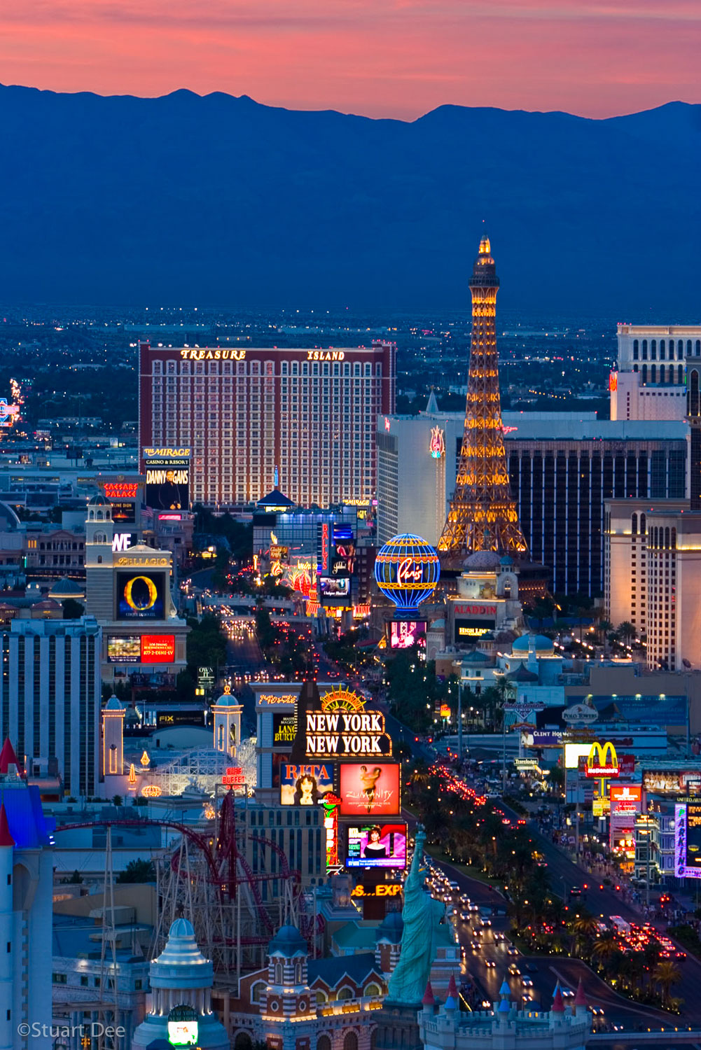  Las Vegas Strip at sunset, showing all the major hotels and casinos, Las Vegas, Nevada, USA. 