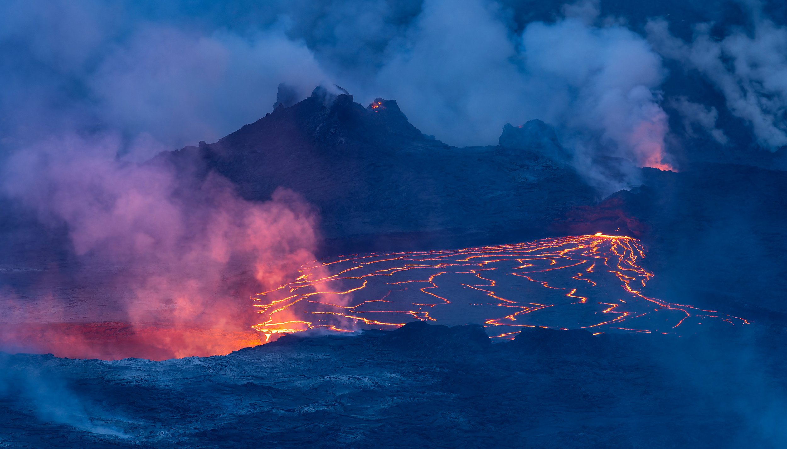  Landscape: Halemaʻumaʻu Crater and Lava Lake at dusk, Kilauea Caldera, Hawaii Volcanoes National Park, Big Island, Hawaii 