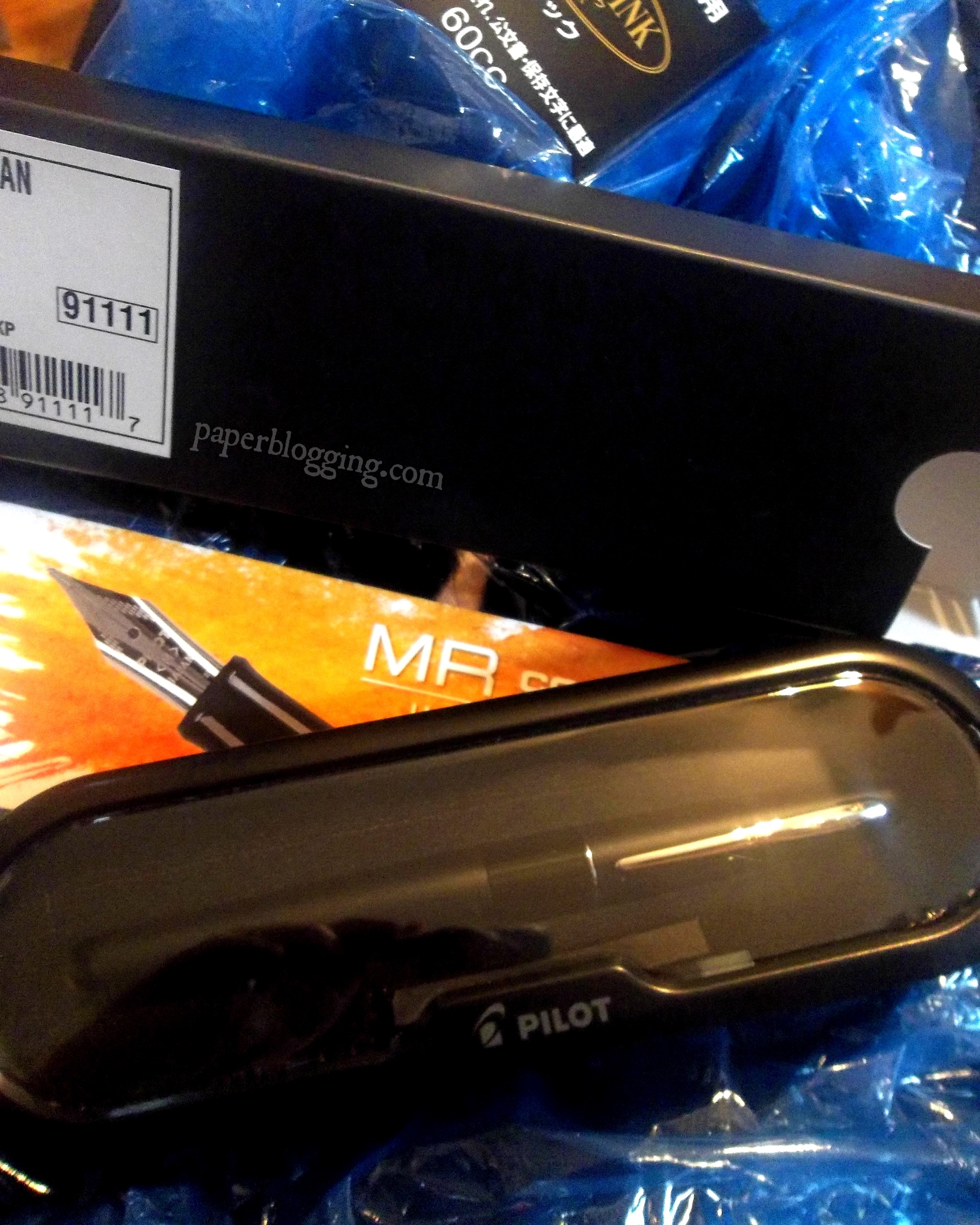 And finally ... the pen! Pilot Metropolitan Fine Nib with its handy storage tin