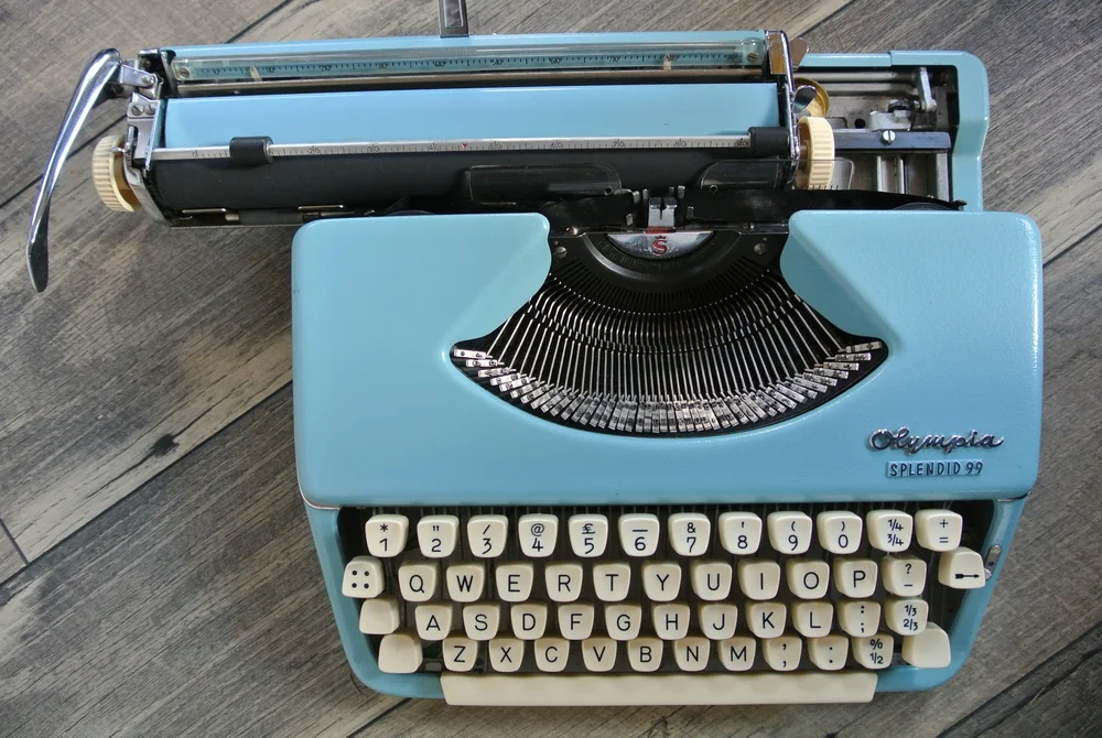 タイプライター　Olympia splendid Typewriter Diaries: Olympia Splendid 99 — Paper Blogging
