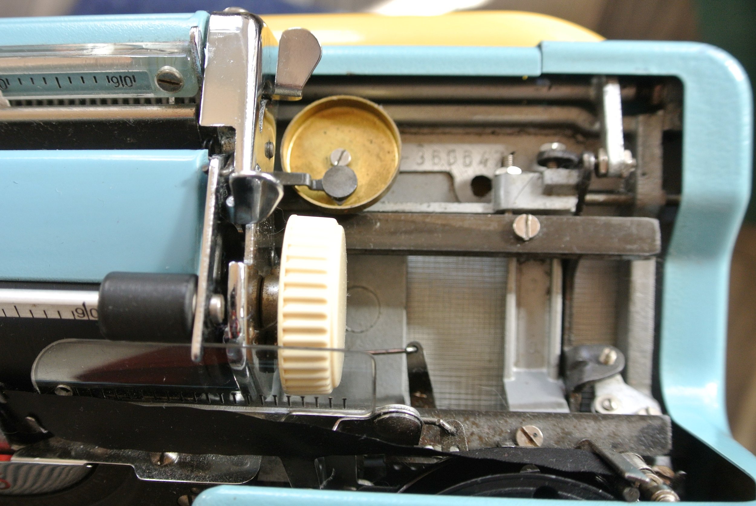 Olympia Typewriter Traveller de-luxe Splendid 33 66 99 Ribbon Twin Spool 1001fn 