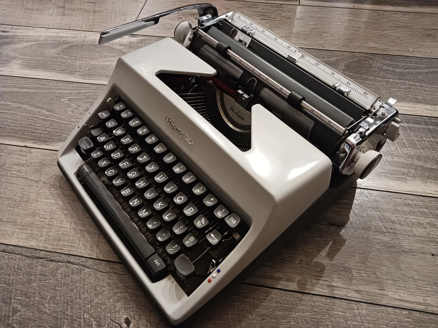 Typewriter Diaries: Olympia SM9 Revisited — Paper Blogging