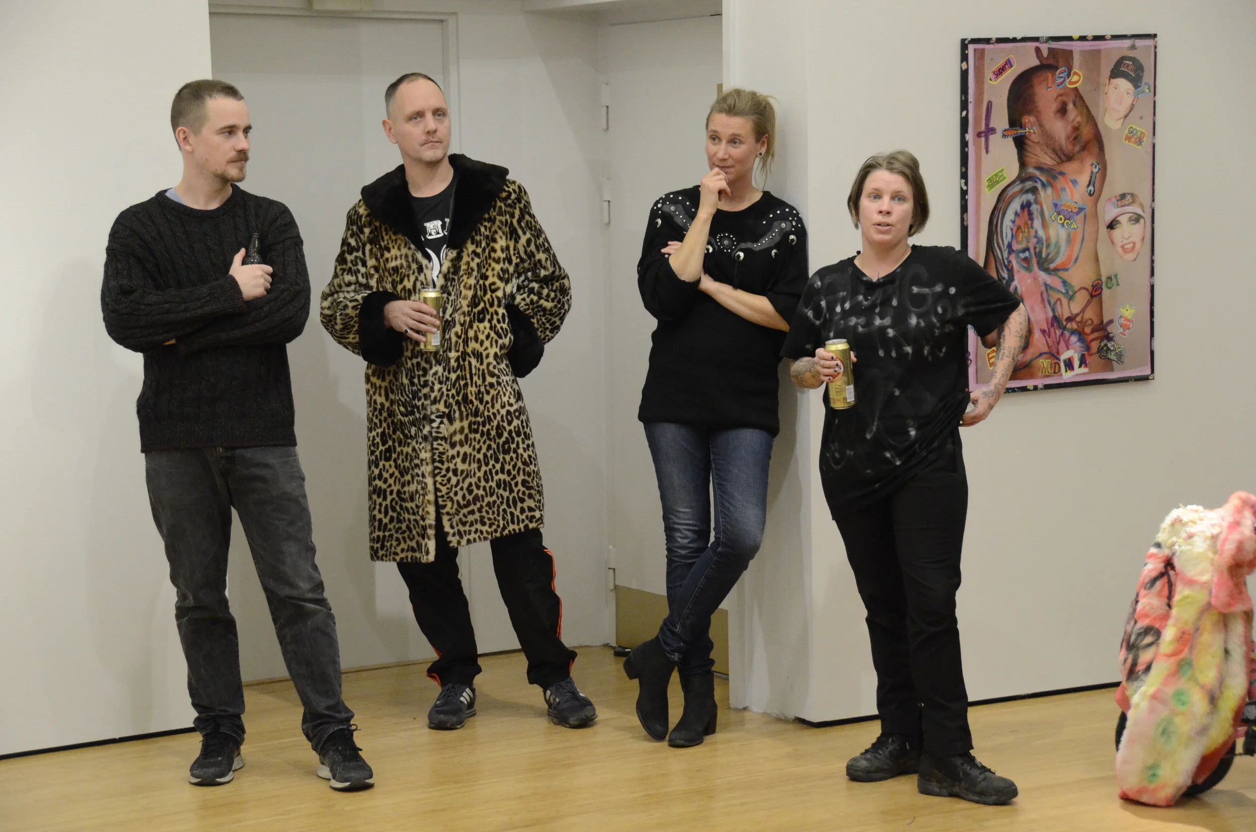 Opening, High on Low-Life, Simon Mullan, Klas Eriksson, Kjersti Vetterstad, Linnéa Sjöberg