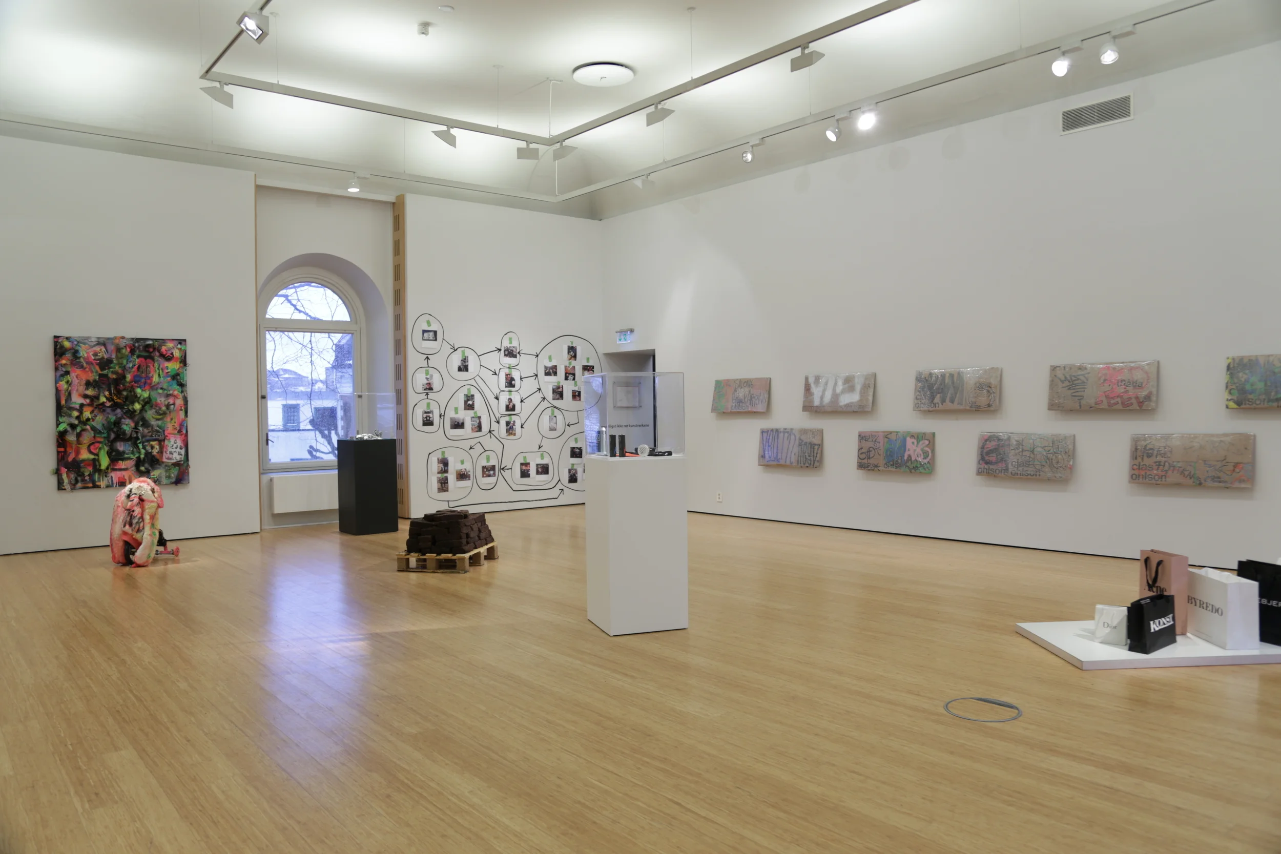 Installationview, High on Low-Life, 2014