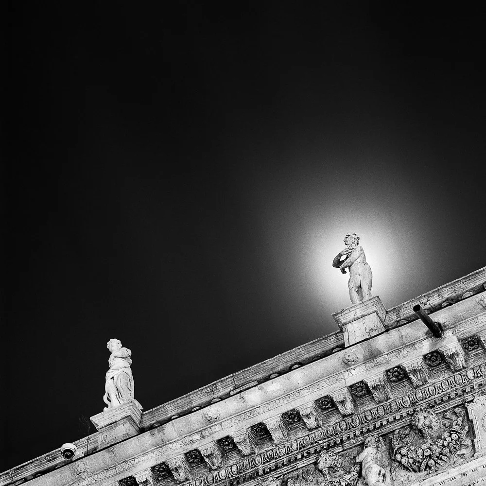 Cathing the Moon, Venice 40x40 cm, Edition of 6 60x60 cm, Edition of 7 80x80 cm, Edition of 7 120x120 cm, Edition of 5