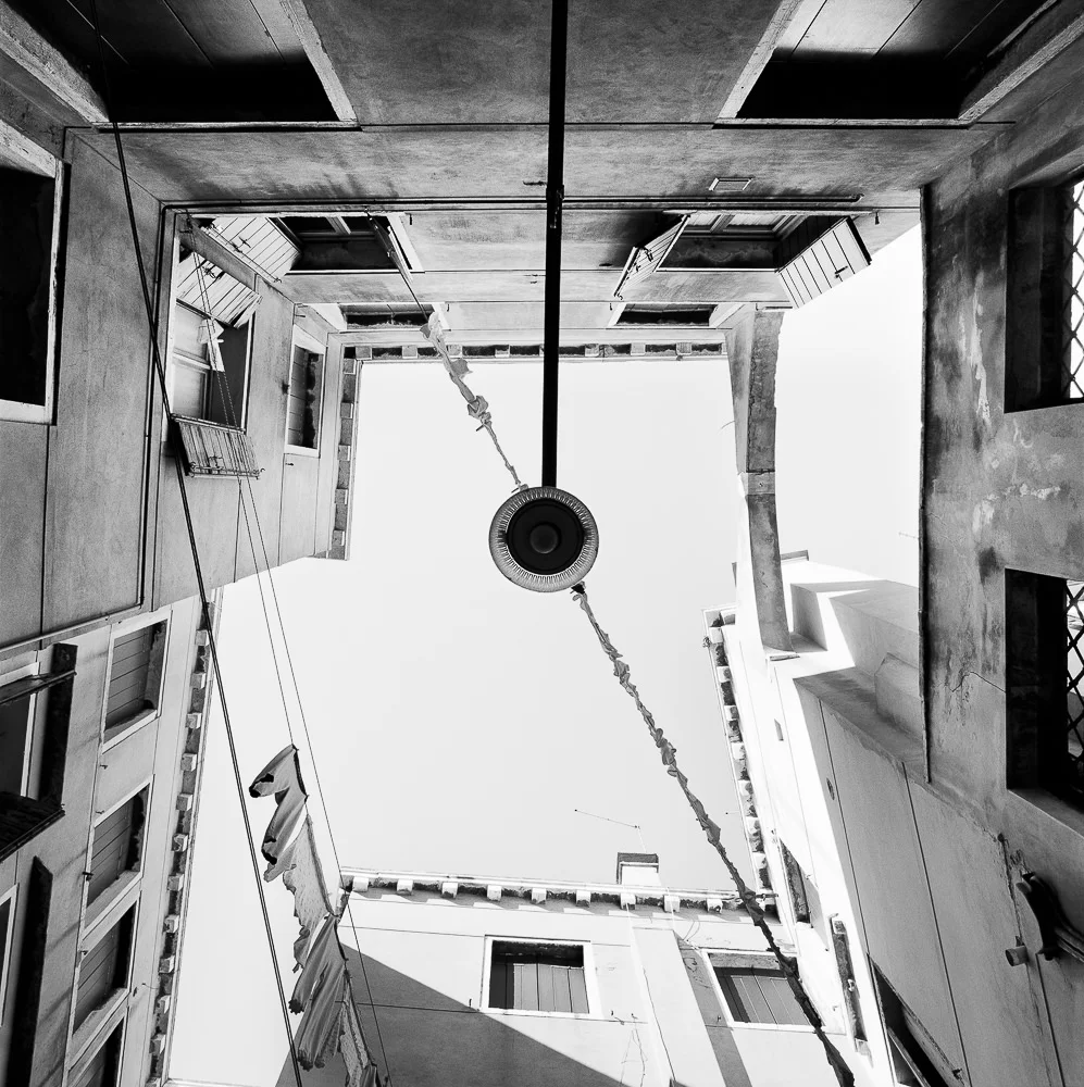 Hanging clothes, Venice 40x40 cm, Edition of 6 60x60 cm, Edition of 7 80x80 cm, Edition of 7 120x120 cm, Edition of 5