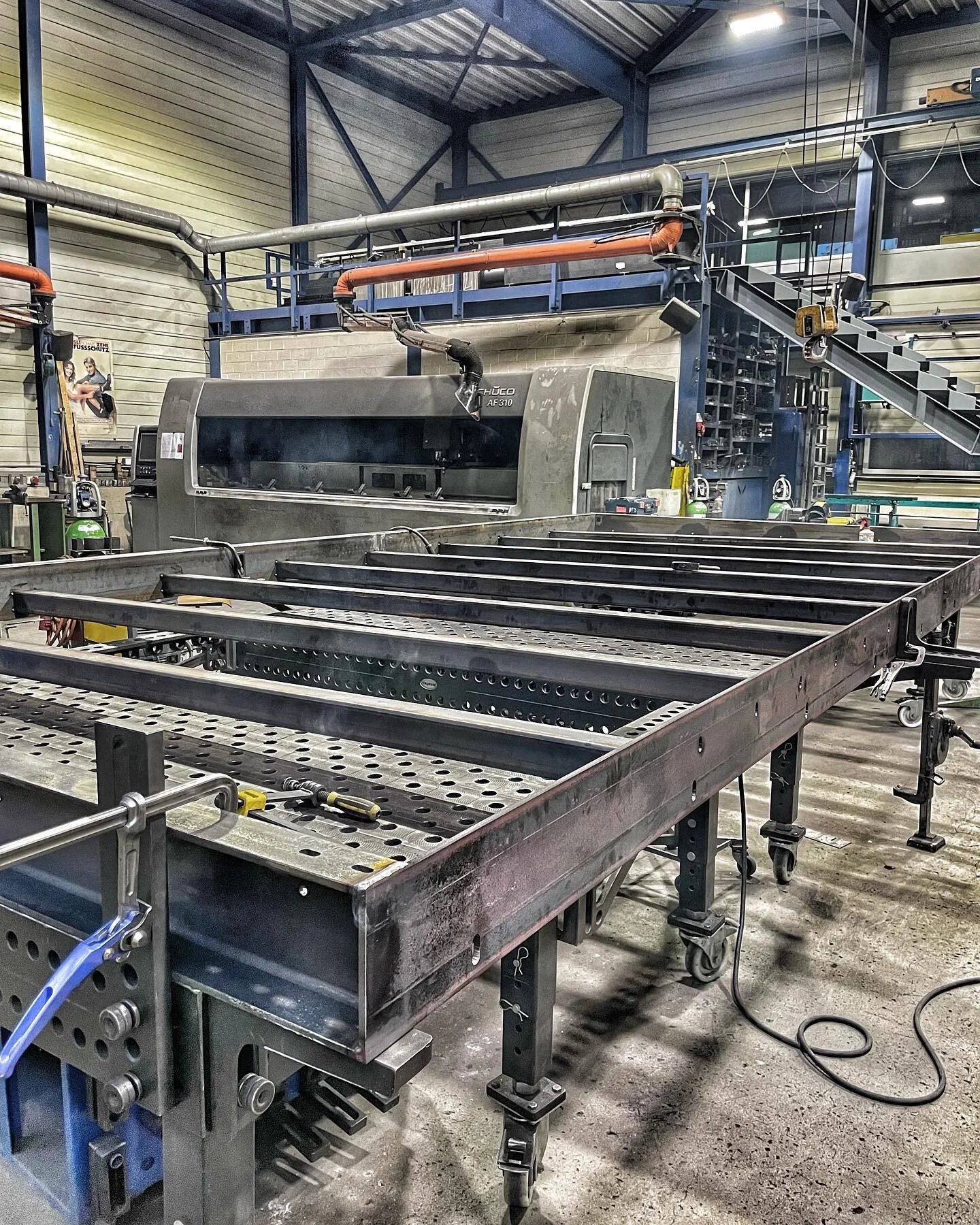 Produktion von Balkonen l&auml;uft&hellip; #k&uuml;minmetallbauag #metallbau #metallbauer #balkonbau