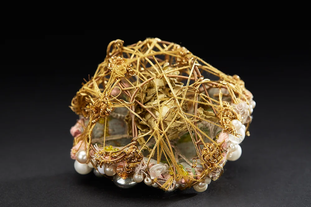 Sandra Sheehy Untitled, 2016 Mixed media 3.5 x 2.5 x 2.5 inches 8.9 x 6.4 x 6.4 cm SSe 105