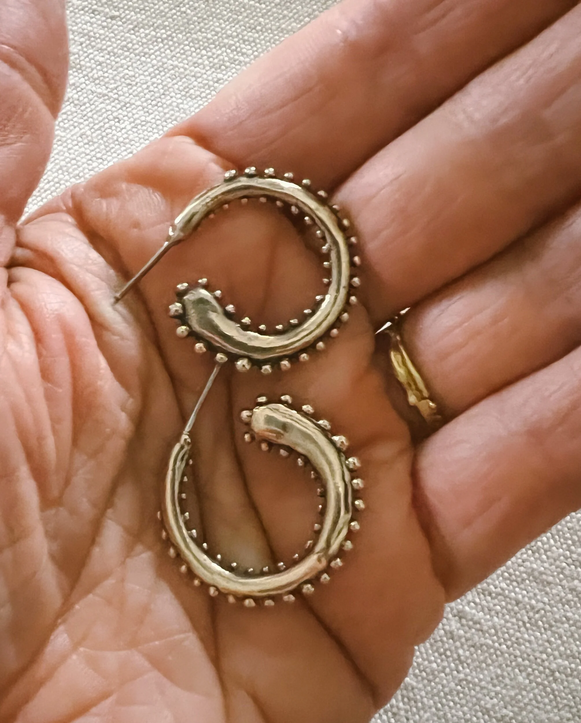 2F32432D-6A1F-4F00-A177-0F266A394244