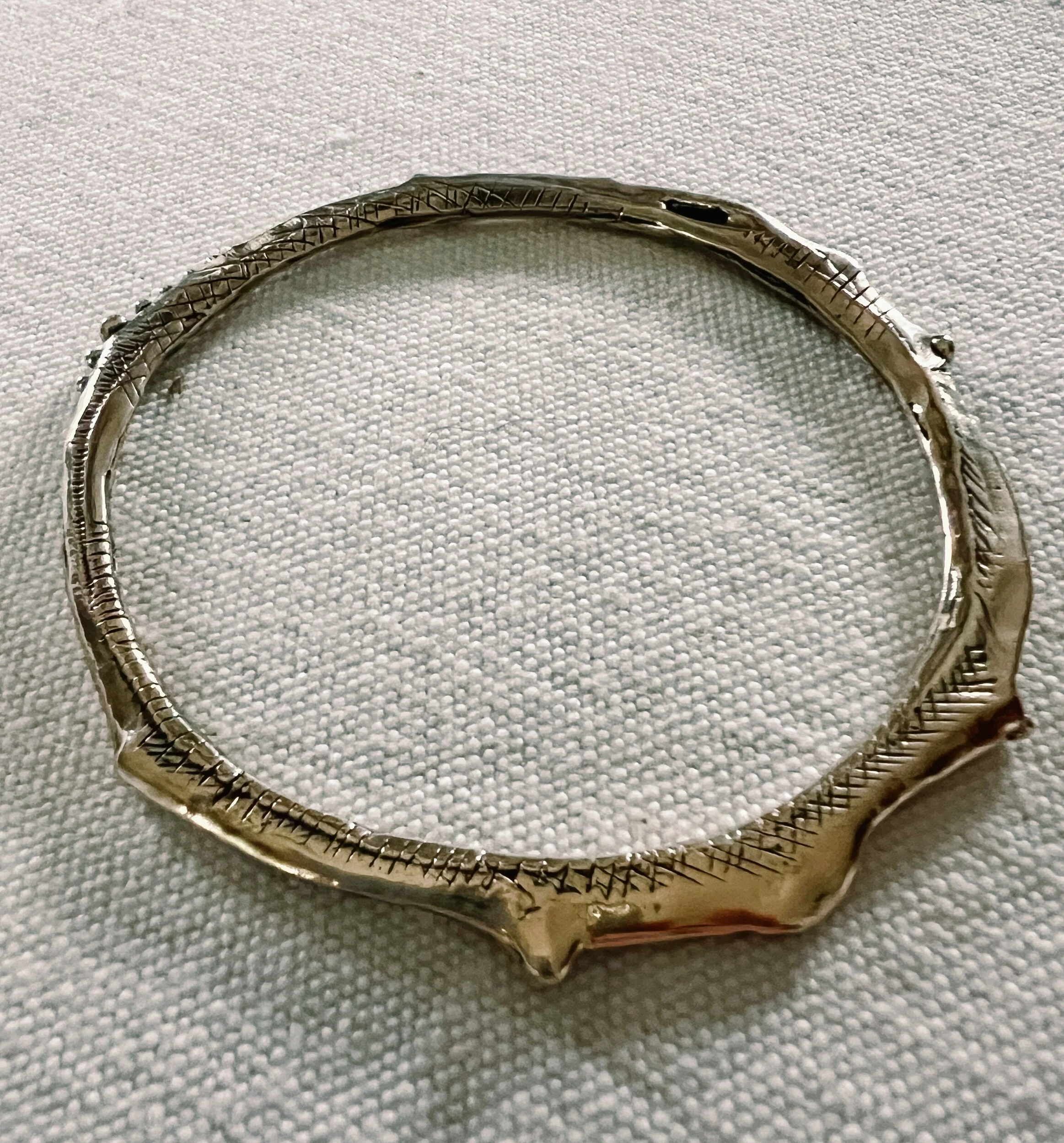 E6ED59A6-B6B8-414A-A40D-E0BAF8C16D95