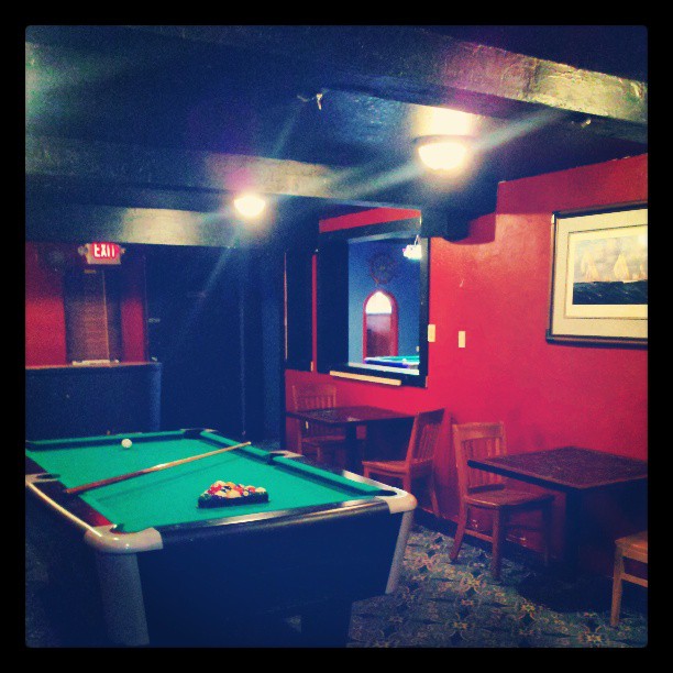 Challenge friends & strangers to a pool game!