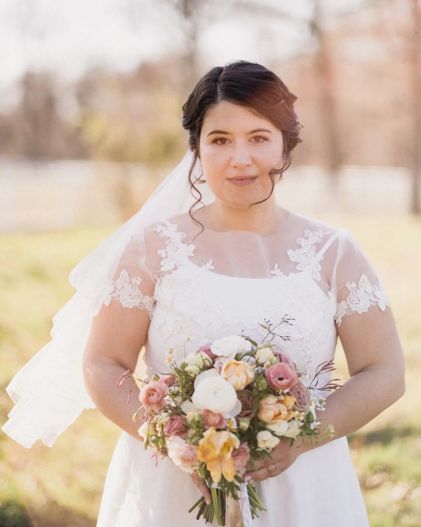 Maria 🌸 you are the sweetest! Thank you for leaving us the kindest review. I'm so glad you finally got to celebrate and on such a beautiful day! You're gorgeous 😘
Makeup by @sixpointbeauty
for #naturalmakeupchic
All beautycounter!!
📷@anendlesspurs