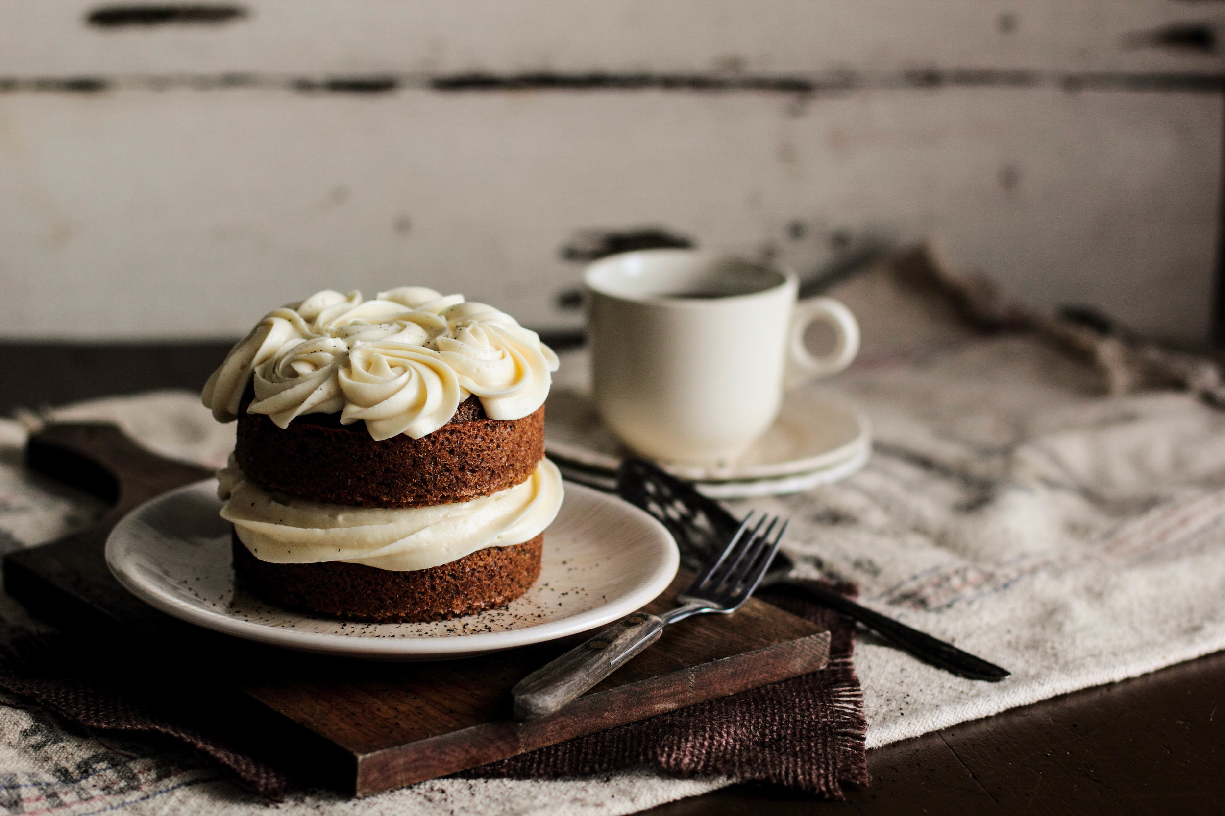 Dessert cup. Красивые пирожные и кофе. Кофе и торт. Кофе с тортиком. Чашка кофе и десерт.