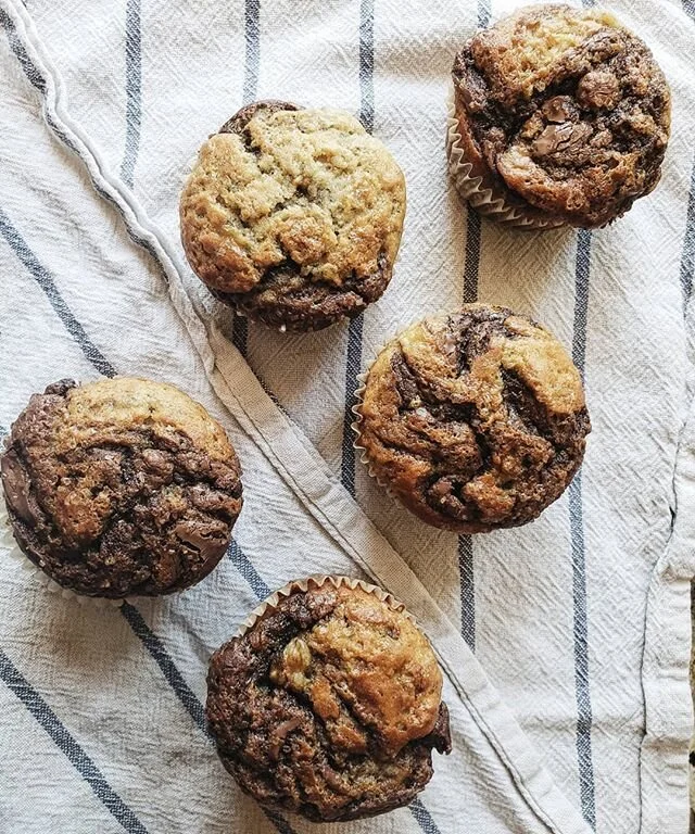 I had a few bananas that were a little too ripe to eat, so I put them to use in these banana muffins. And swirled in a little nutella, just because.
-
Recipe in profile | @pastryaffair