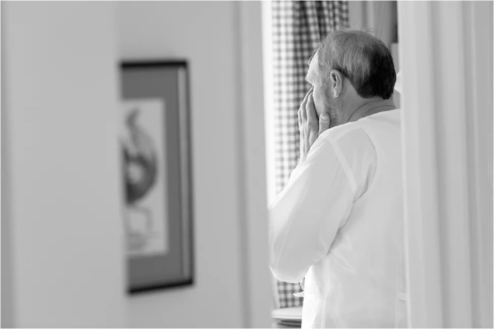 THE MOMENTS YOU SOMETIMES MISS ON YOUR WEDDING DAY - www.rossdeanphotography.com