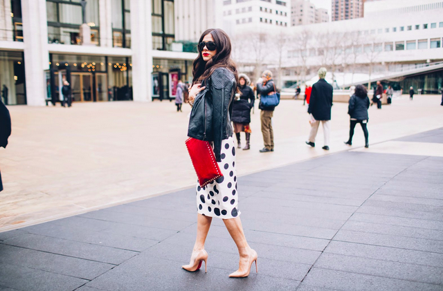 The Sweetest Thing I love this feminine and classic look, with the pop of red on the bag and of course on the bottom of the shoes, I have, want, need classic Loubs. 