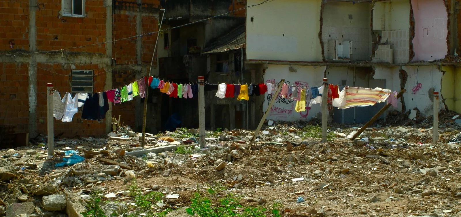 roupas cortadas.jpg