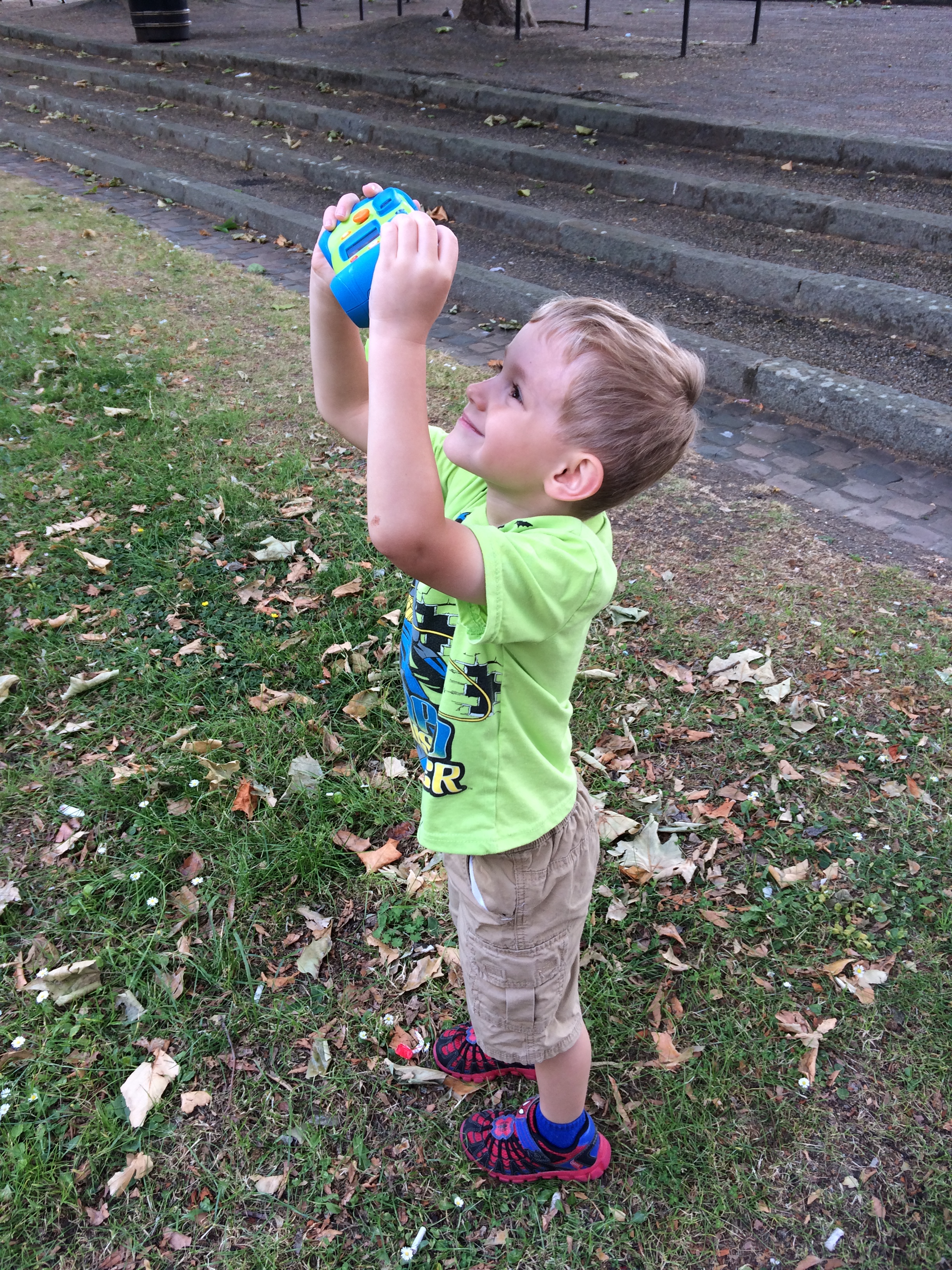 Kian taking a selfie