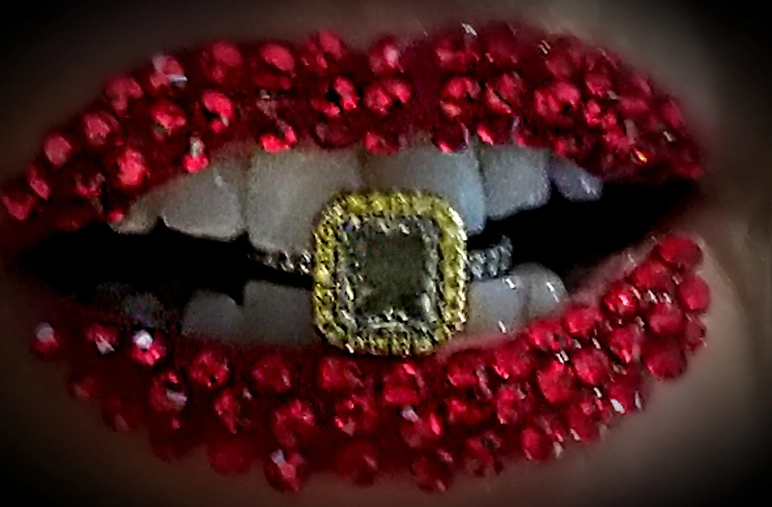 Diamond Lips Wallpaper