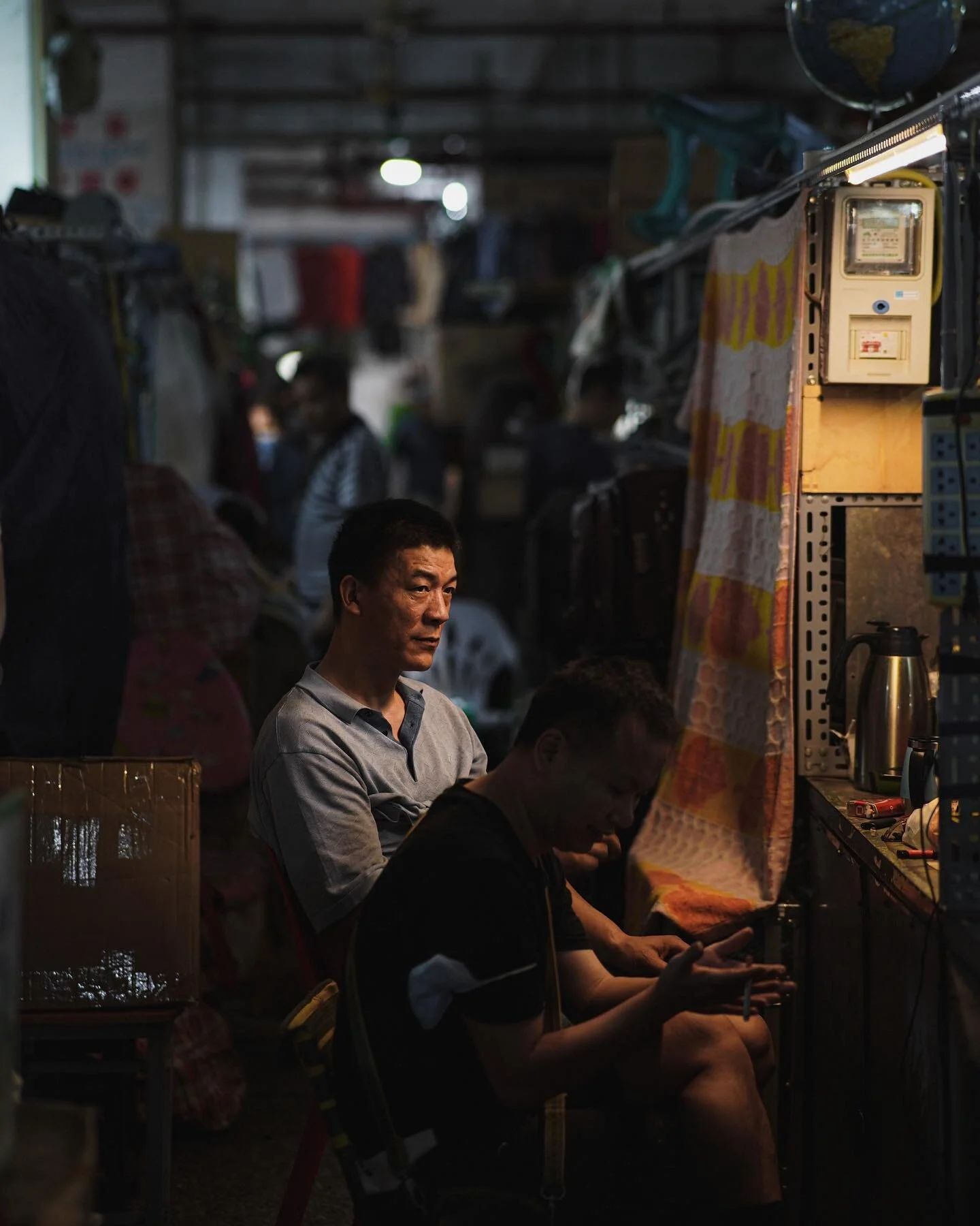 2 day trip to Chongqing, one of my absolute favorite cities. Good food. Good people. Good photos.  At the local flea market not buying anything.