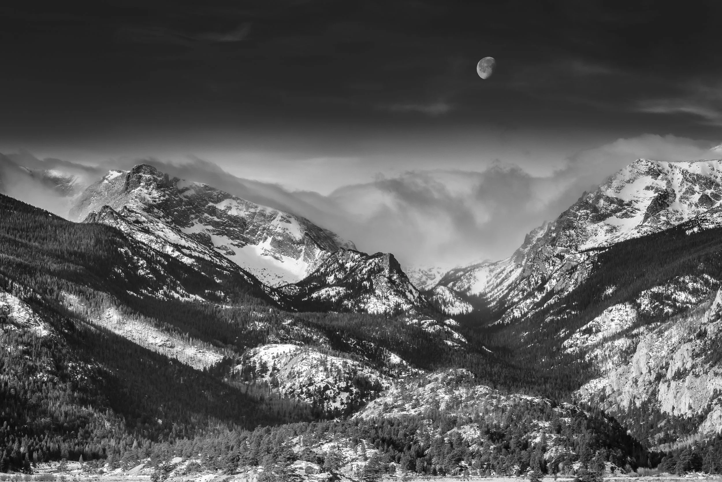 MoonsetStonesPeak_9005-HDRBW.jpg