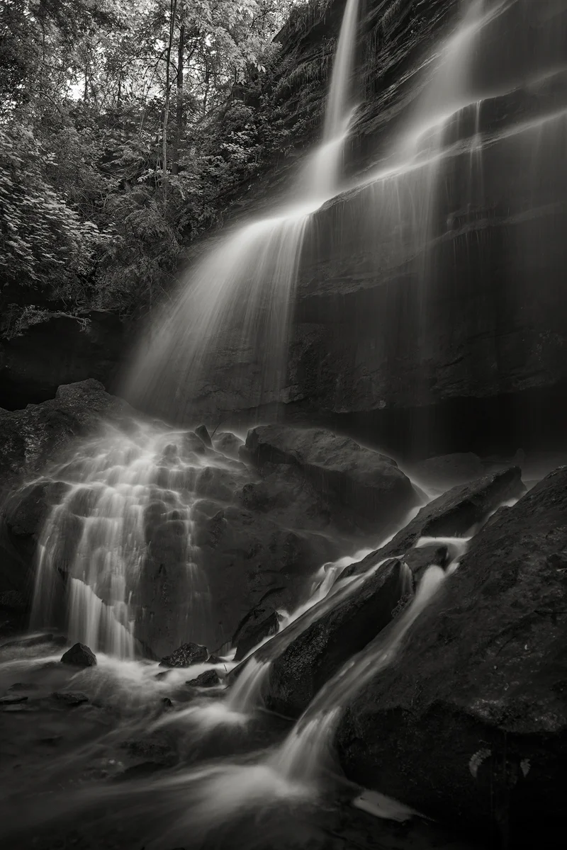 Alpha Falls drops over a vertical cliff of Homewood Sandstone.