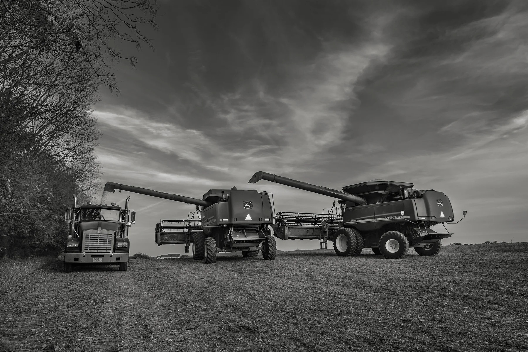 Doubling up to unload the harvest. Fuji X-T2 and a Fujinon XF16-55mm f2.8 WR at 16mm. Image exposed at ISO 800 at f5.6 for 1/125 of a second.