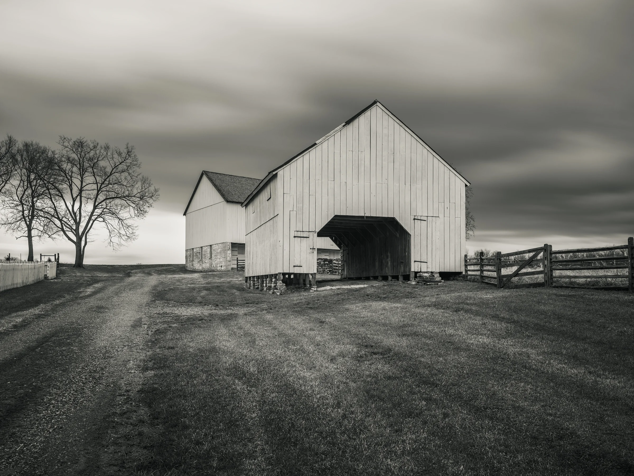 Poffenberger Barns, Antietam National Battlefield, MD - Fuji GFX50s and a Fujinon GF23mm f4 R WR | ISO 100 at f11 for 120 seconds.