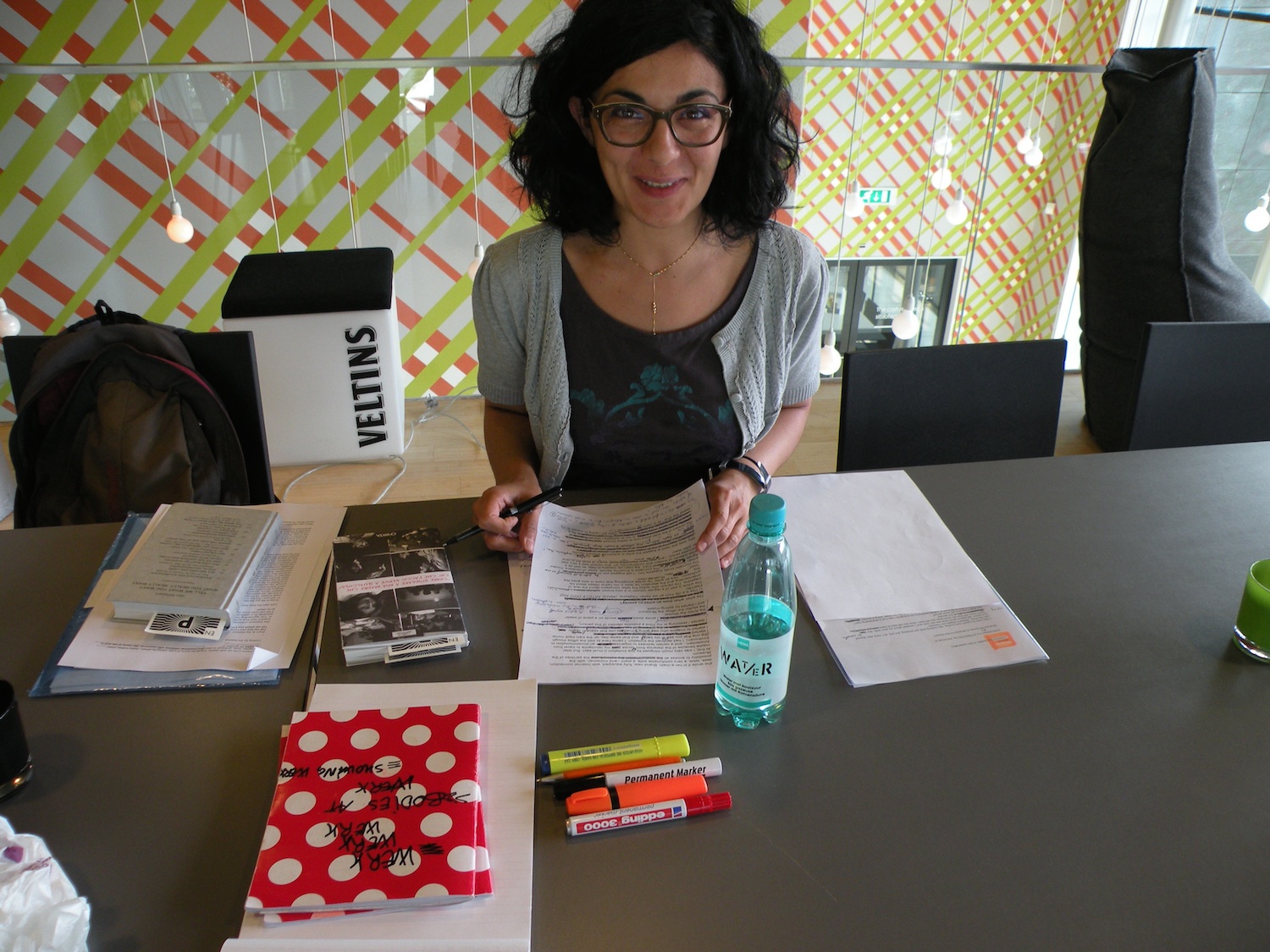 "As IF She Worked Here", performance. Photo: Maja Bekan.