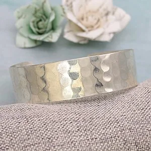 simple silver hammered cuff bracelet — MUSEUM OUTLETS