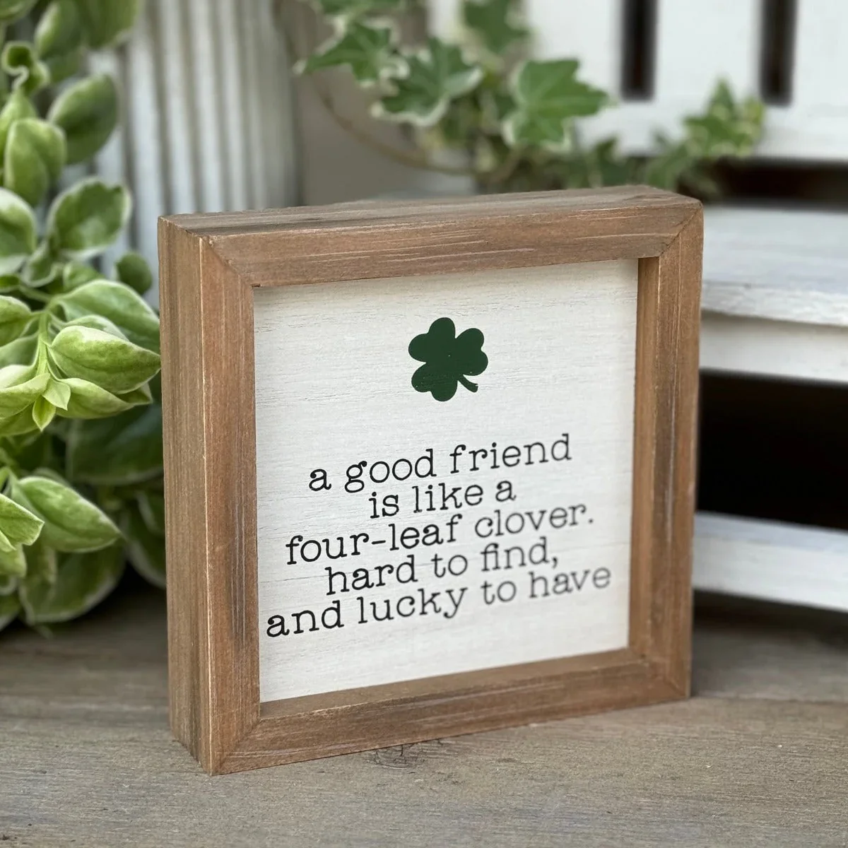 four-leaf-clover-frame-st-patricks-day-irish.webp