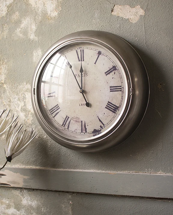 paris-raw-metal-clock-museum-outlets.jpg